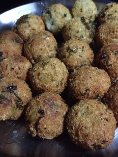 A picture of Aloo Chees ball.