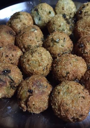 A picture of Aloo Chees ball.