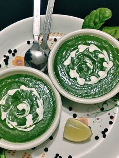 क्रीमी पालक सूप (creamy palak soup recipe in Hindi) रेसिपी मुख्य फोटो