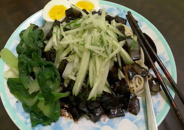 Jajangmyeon (Black Bean Noodle) Simple! ^-^