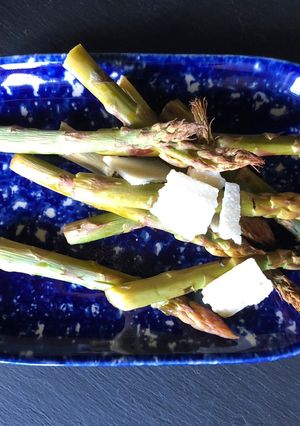 Une photo de Asperges vertes en papillote