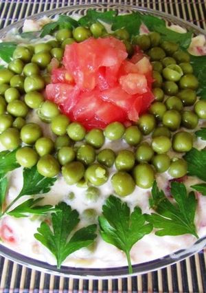 Фото Салат с помидорами и ветчиной.