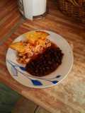 Chilaquiles de pollo con frijoles