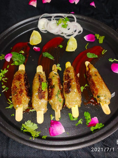 પનીર સોયા કબાબ (Paneer Soya Kebab Recipe In Gujarati) રેસીપી મુખ્ય ફોટો
