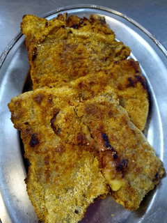 Una foto de Milanesas rellenas de jamón y queso