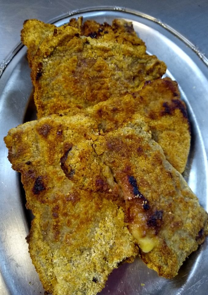 Una foto de Milanesas rellenas de jamón y queso