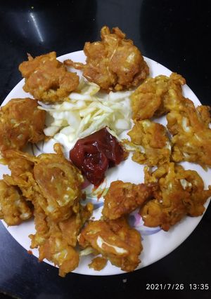 कोबी पकोडे (kobi pakoda recipe in marathi) रेसिपी चे मुख्य फोटो 