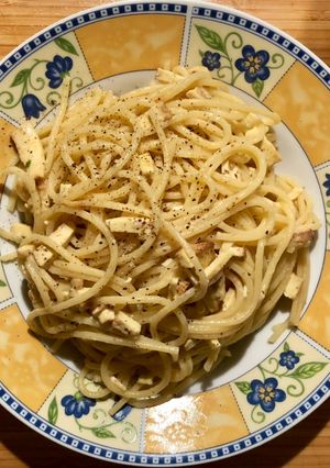 Zdjęcie przepisu Spaghetti w sosie z płatków drożdżowych i z wędzonym tofu.