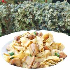Foto di Tagliatelle integrale fatte in casa con i funghi porcini