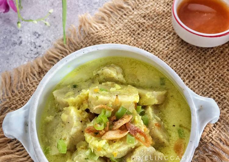 Celimpungan (pempek kuah santan)