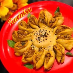 A picture of Sunflower shaped vada paav Bread.