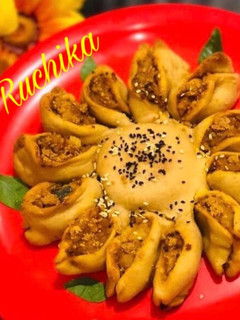 A picture of Sunflower shaped vada paav Bread.