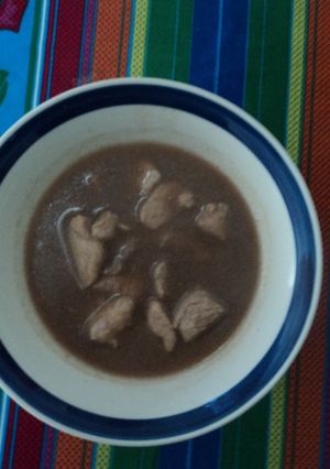 Una foto de Caldillo de cerveza con puerco y chile chipotle