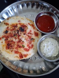ઉત્તપમ (Uttapam Recipe In Gujarati) રેસીપી મુખ્ય ફોટો