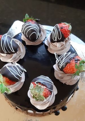 A picture of Chocolate Strawberry Dip cake.