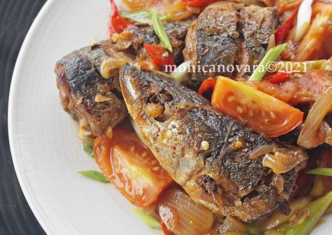 Sarden Bumbu Tomat