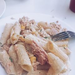 A picture of Pasta tuna salad.