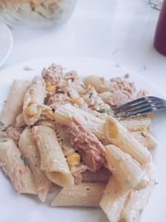 A picture of Pasta tuna salad.