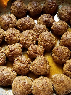A picture of Super moist beef meatballs.