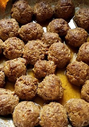 A picture of Super moist beef meatballs.