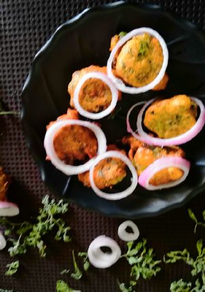 A picture of Methi Pakoda.