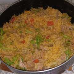 Una foto de Arroz con atún y brócoli
