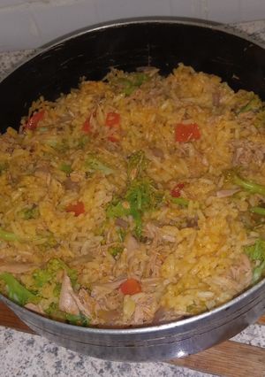 Una foto de Arroz con atún y brócoli