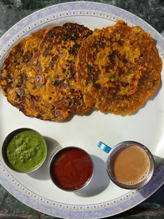 बेसन का चीला (besan ka cheela recipe in Hindi) रेसिपी मुख्य फोटो