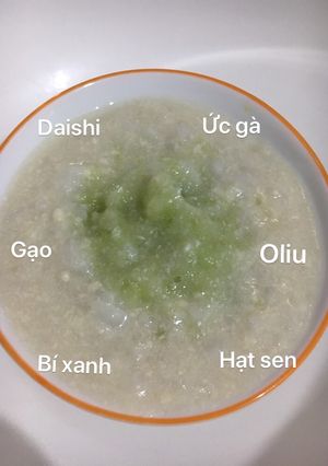 Hình của món Cháo ức gà hạt sen bí xanh.