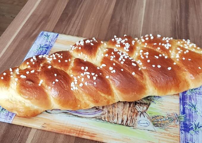 Brioche tressée moelleuse à la mie filante