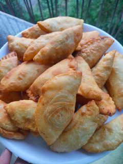 करंजी (karanji recipe in Hindi) रेसिपी मुख्य फोटो