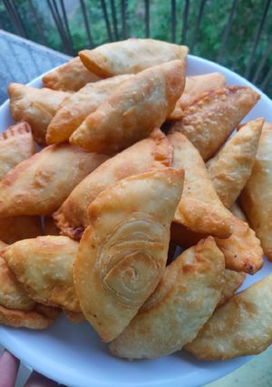 करंजी (karanji recipe in Hindi) रेसिपी मुख्य फोटो