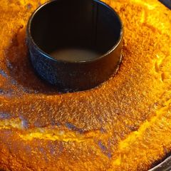 A picture of Satsuma bundt cake: fat- and glutenfree.