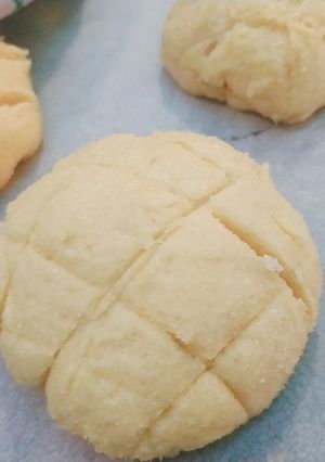 A picture of Japanese Melon pan (メロンパン).