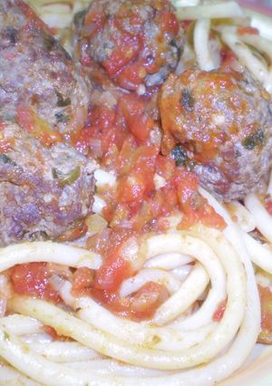 Una foto de Fideos con salsa. Siempre rinden!