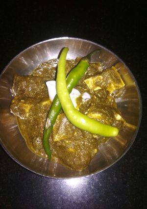 A picture of Palak paneer.
