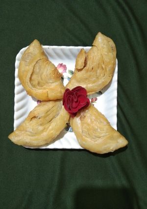 करंजी(karanji recipe in hindi) रेसिपी मुख्य फोटो
