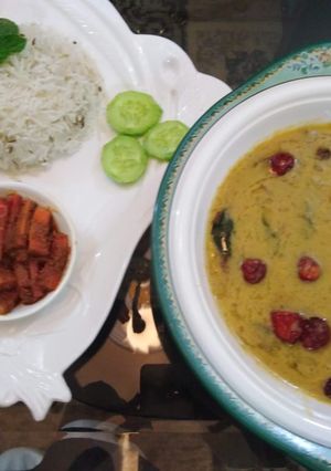 A picture of Okhai memoni Daal chawal.