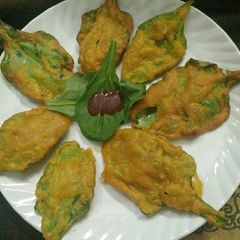 A picture of Spinach leaves ke fitters.