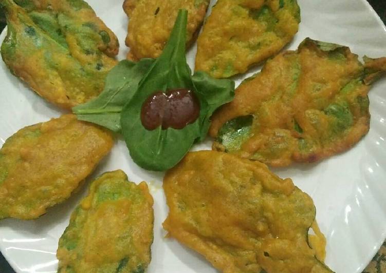 Step-by-Step Guide to Make Homemade Spinach leaves ke fitters | Satisfying Recipe | So Delicious !