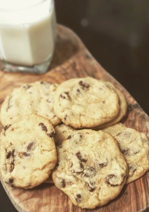 A picture of Milk chocolate chip cookies!.