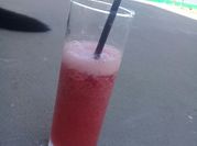 Una foto de licuado de frutilla
