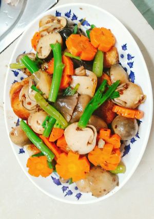 Hình của món Bánh mì kho rau củ.