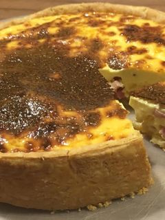 Une photo de Quiche lorraine épaisse, très gourmande