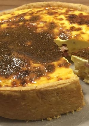 Une photo de Quiche lorraine épaisse, très gourmande