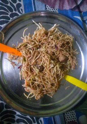 चाउमिन वेज (chowmein veg recipe in Hindi) रेसिपी मुख्य फोटो