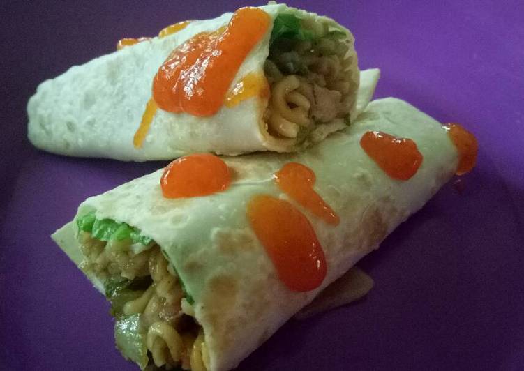 Kebab isi mie ayam saus mentega