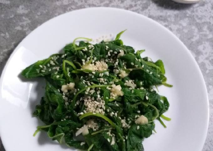 Ini dia! Resep bikin Salad Bayam dijamin nagih banget