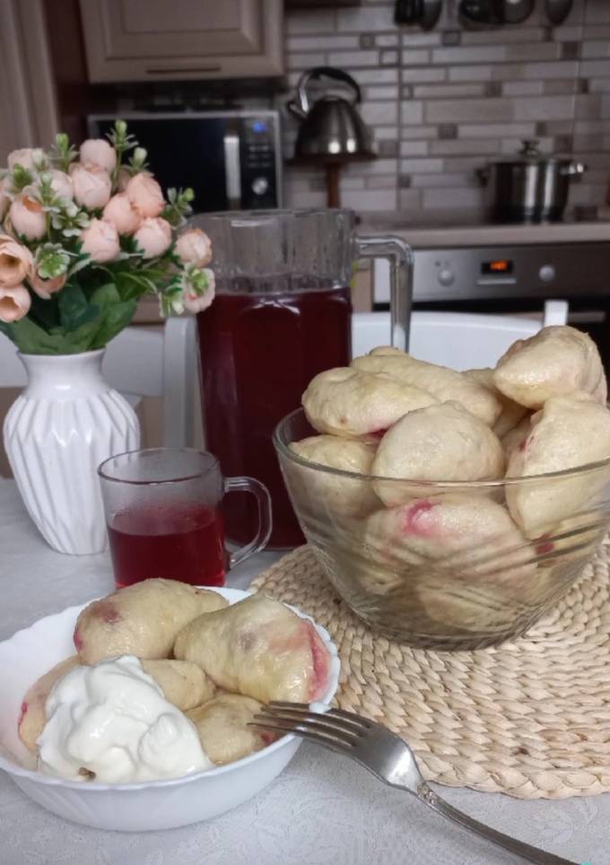 Вареники з вишнями на пару