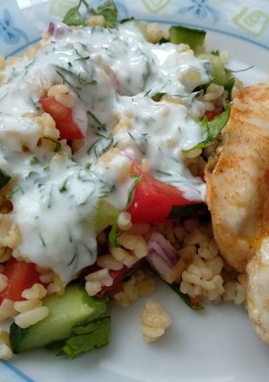 Sült csirkemell bulgursalátával recept fotója